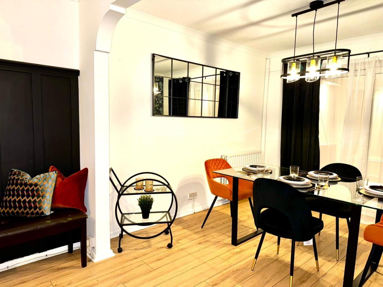 Rnm - Business Professionals Ready, Cost Effective For Large Stays! 3 Bedroom Lounge, Private Access & Entire Place, Kitchen & Washroom With Amenities, Smart Tv, Easy Access, Fast Wifi, Large Driveway, Great Transport Links, Near Worcester Hospital A Bagian luar foto