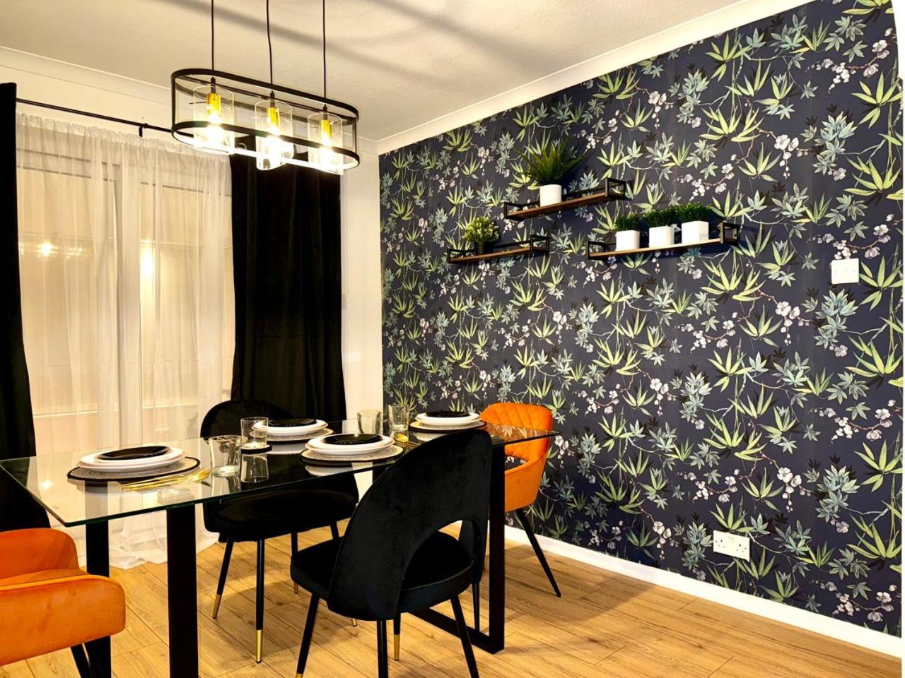 Rnm - Business Professionals Ready, Cost Effective For Large Stays! 3 Bedroom Lounge, Private Access & Entire Place, Kitchen & Washroom With Amenities, Smart Tv, Easy Access, Fast Wifi, Large Driveway, Great Transport Links, Near Worcester Hospital A Bagian luar foto