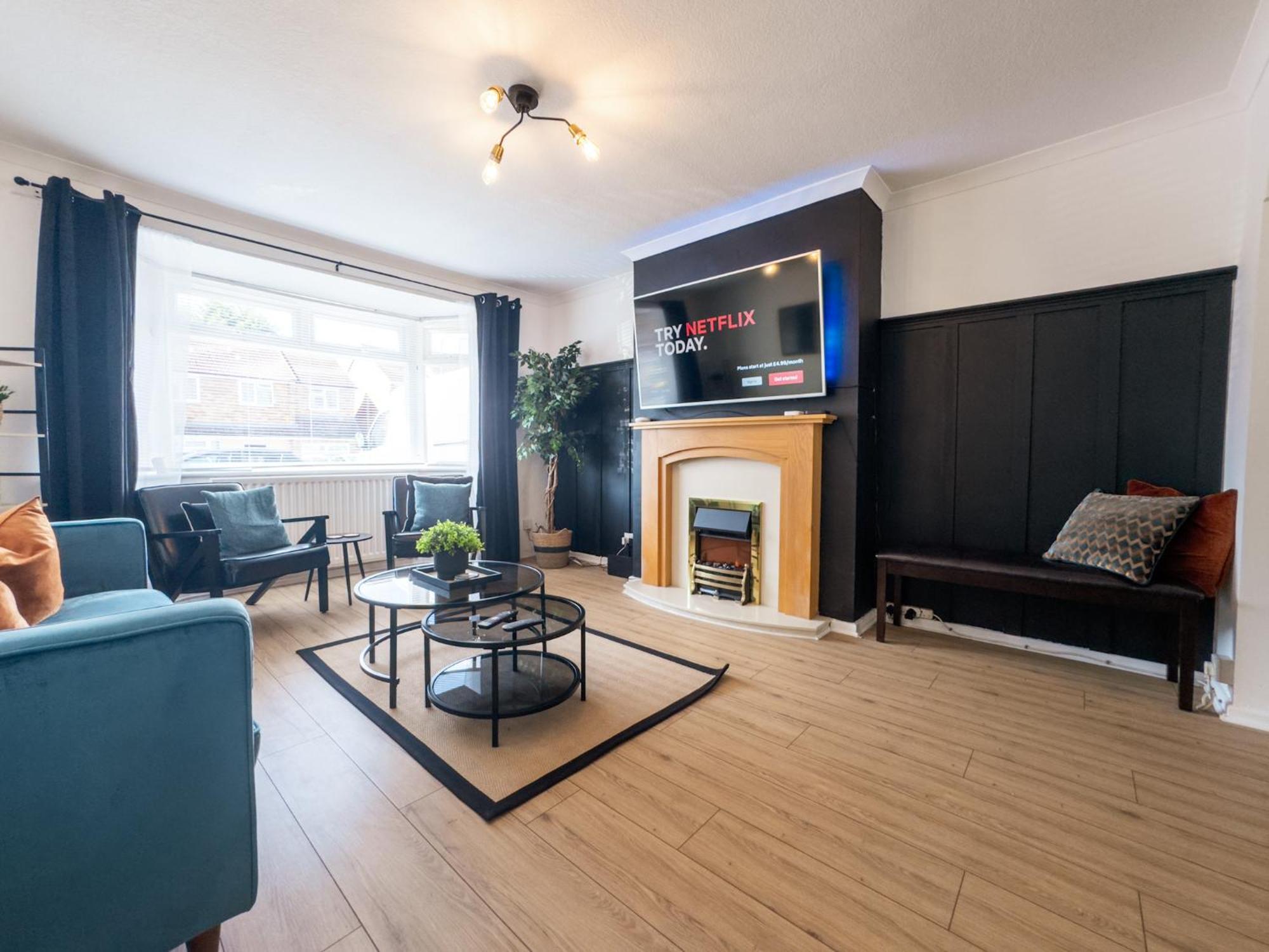 Rnm - Business Professionals Ready, Cost Effective For Large Stays! 3 Bedroom Lounge, Private Access & Entire Place, Kitchen & Washroom With Amenities, Smart Tv, Easy Access, Fast Wifi, Large Driveway, Great Transport Links, Near Worcester Hospital A Bagian luar foto