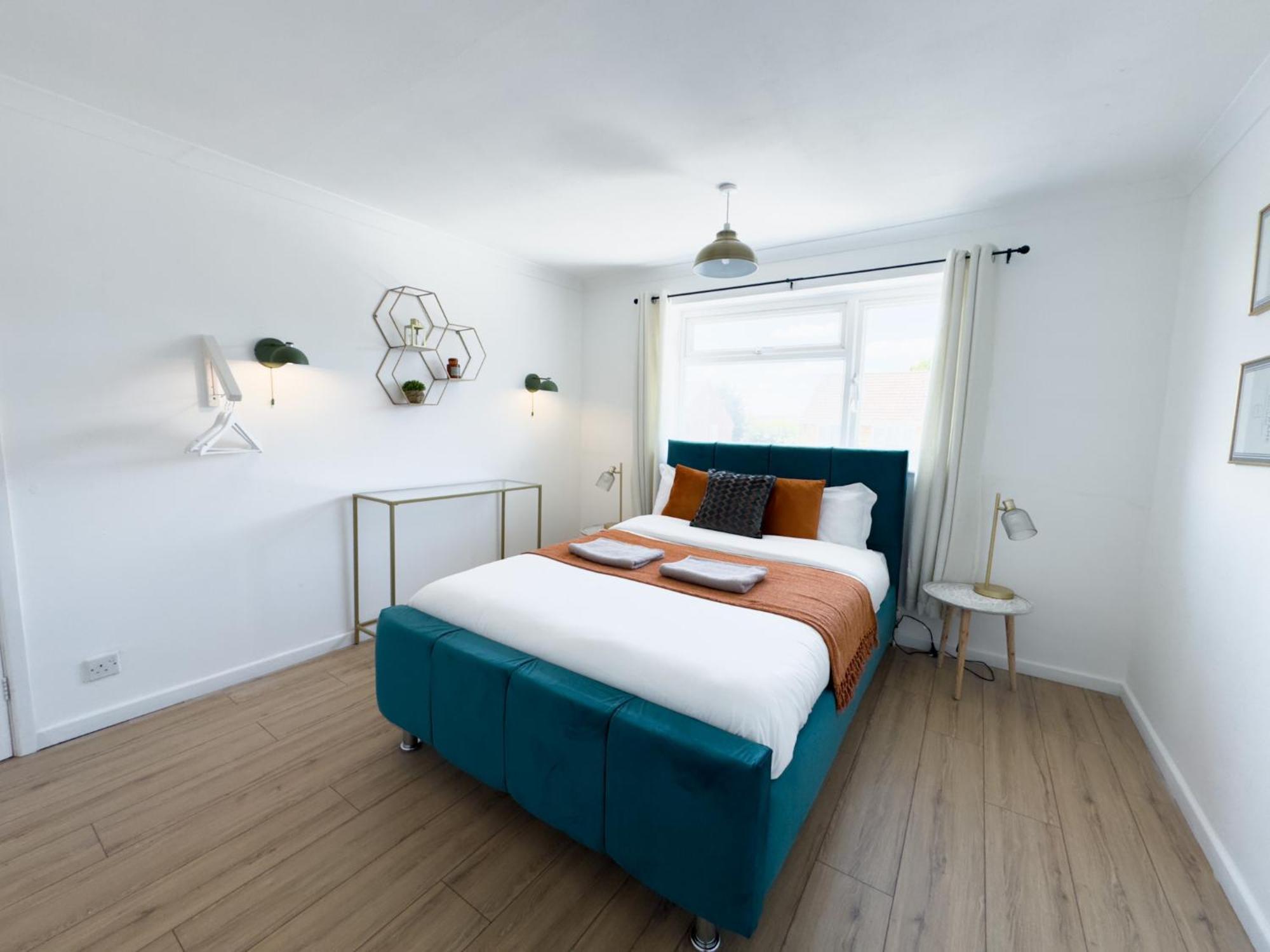 Rnm - Business Professionals Ready, Cost Effective For Large Stays! 3 Bedroom Lounge, Private Access & Entire Place, Kitchen & Washroom With Amenities, Smart Tv, Easy Access, Fast Wifi, Large Driveway, Great Transport Links, Near Worcester Hospital A Bagian luar foto