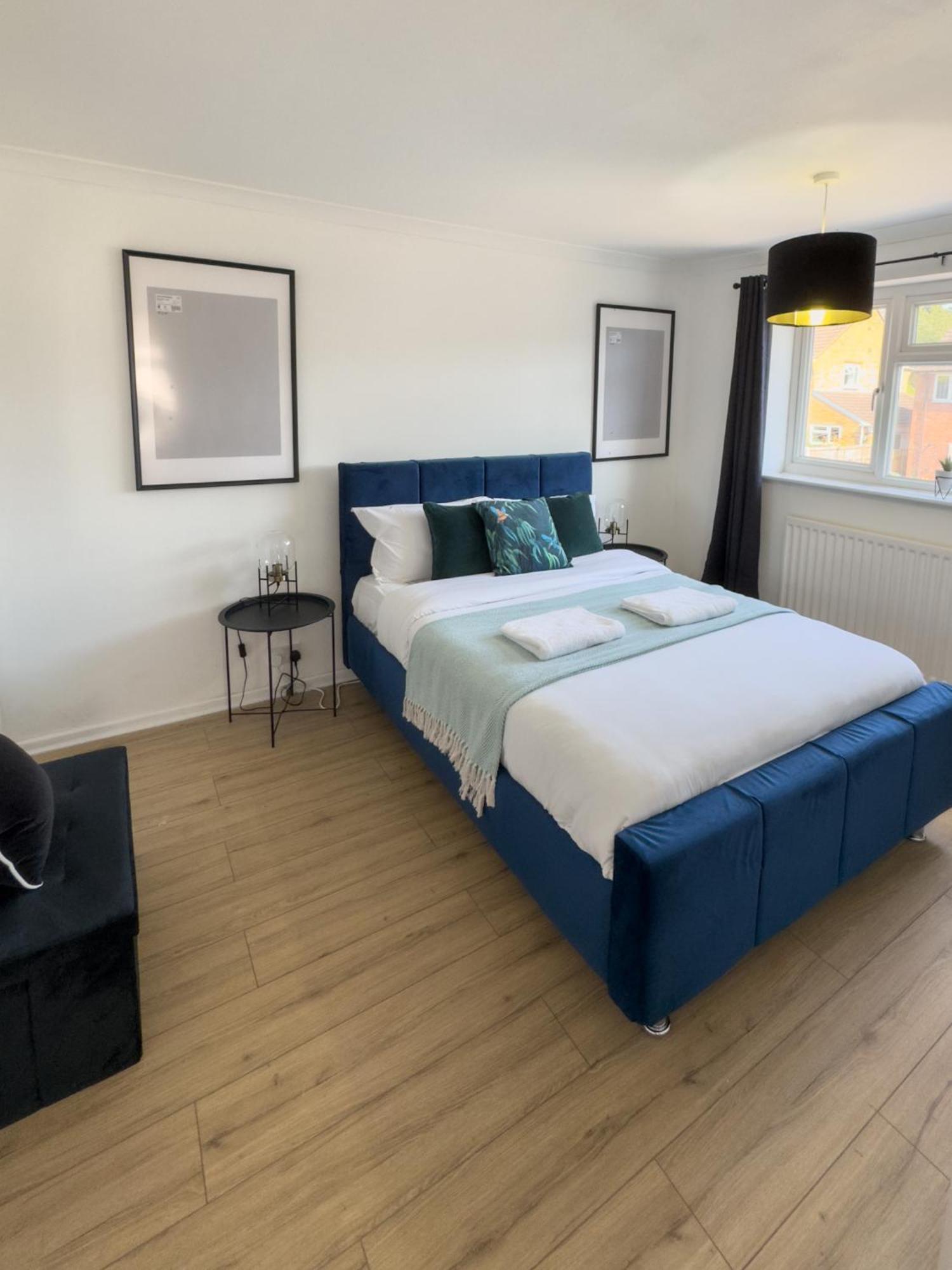 Rnm - Business Professionals Ready, Cost Effective For Large Stays! 3 Bedroom Lounge, Private Access & Entire Place, Kitchen & Washroom With Amenities, Smart Tv, Easy Access, Fast Wifi, Large Driveway, Great Transport Links, Near Worcester Hospital A Bagian luar foto